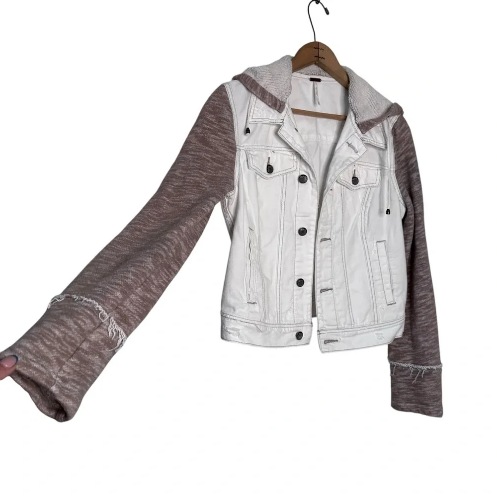 Free People | Knit Hooded White Denim Distressed Jean Jacket Fabric Sleeves Sz M - Picture 4 of 12